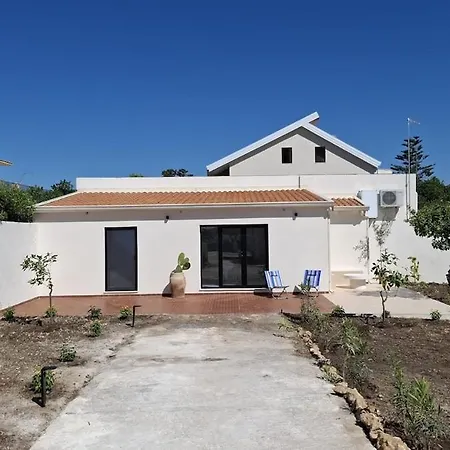 Petite Maison Pres De La Сasa de vacaciones Noto