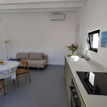 Petite Maison Pres De La *